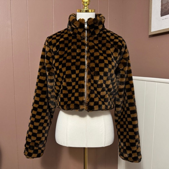 Le Lis Faux Fur Checkerboard Cropped Jacket - Picture 2 of 14